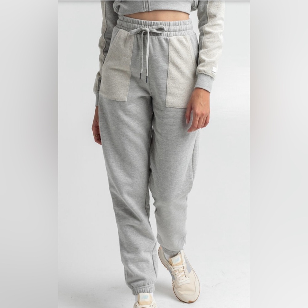 RSQ Jogger Sweatpants. Elastic waist and cuffs. Porkchop hand pockets.